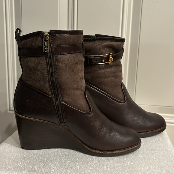 TORY BURCH PRIMROSE SHERPA LINED WEDGE HEEL LEATHER BOOTS - Picture 7 of 16